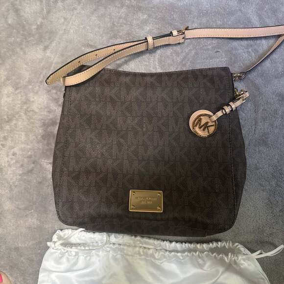 Michael Kors Jet Set Travel Large Logo Messenger Bag - Picture 4 of 4